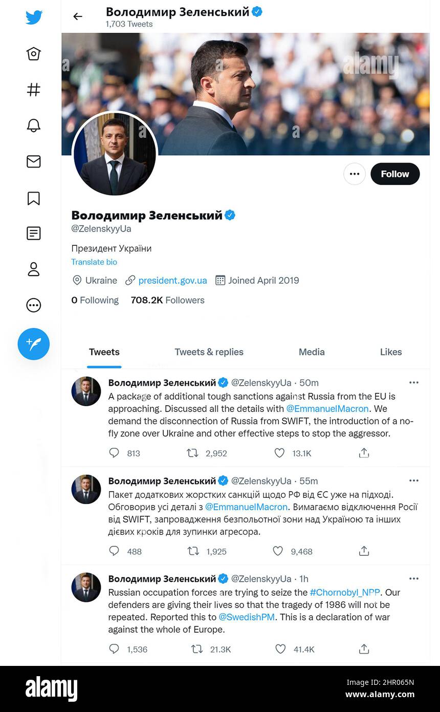 Page Twitter du président ukrainien Volodymyr Zelenskyy annonçant le prochain paquet de sanctions de l'UE contre la Russie crédit: Phil Robinson/Alay Live News Banque D'Images