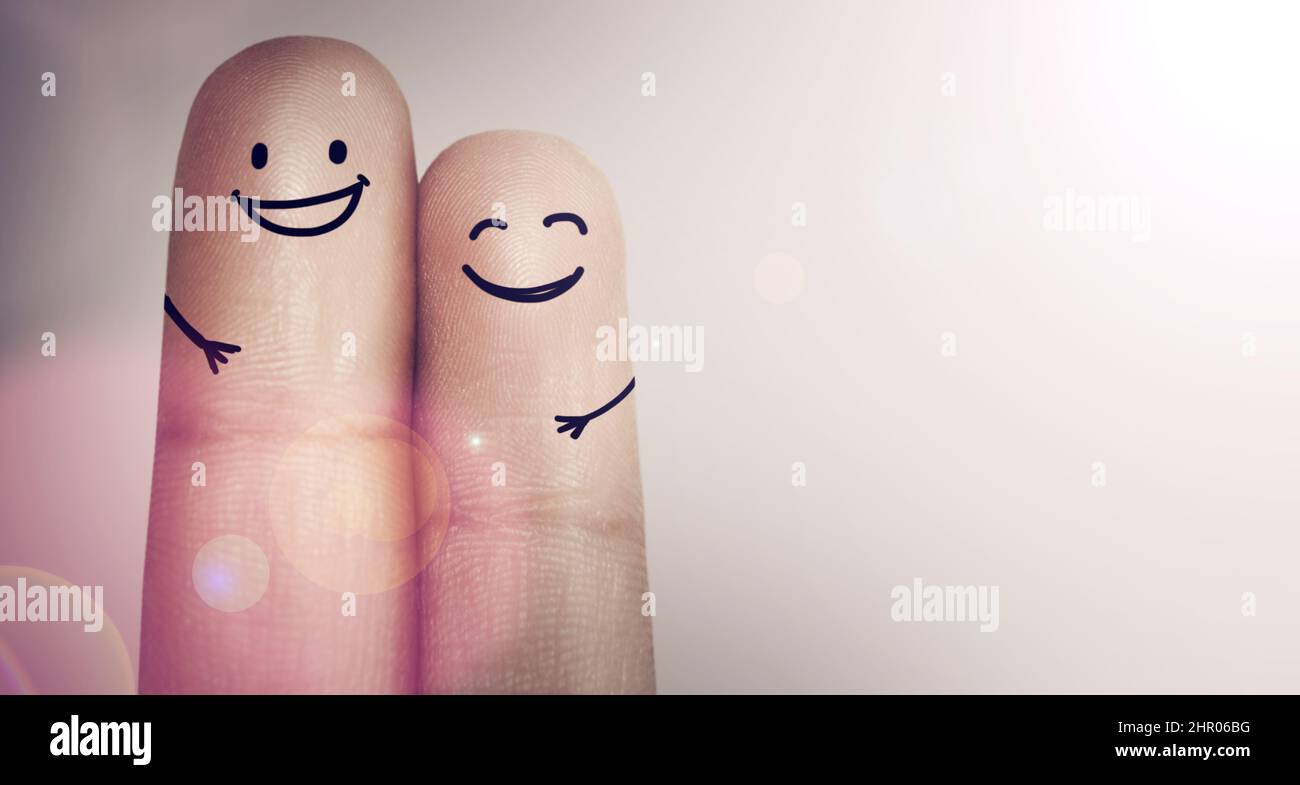 Étaient deux d'un genre. Photo rognée des doigts avec des smileys dessinés dessus. Banque D'Images