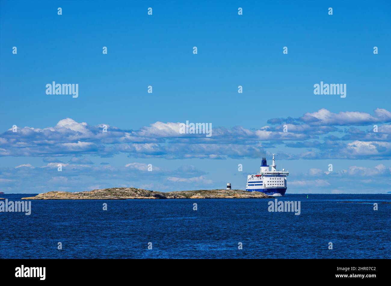 Strömstad, Bohuslän, Västra Götalands län, Suède - 11 août 2016 : la COULEUR du ferry VIKING de la LIGNE norvégienne DE COULEUR de ferry entre en jeu. Banque D'Images