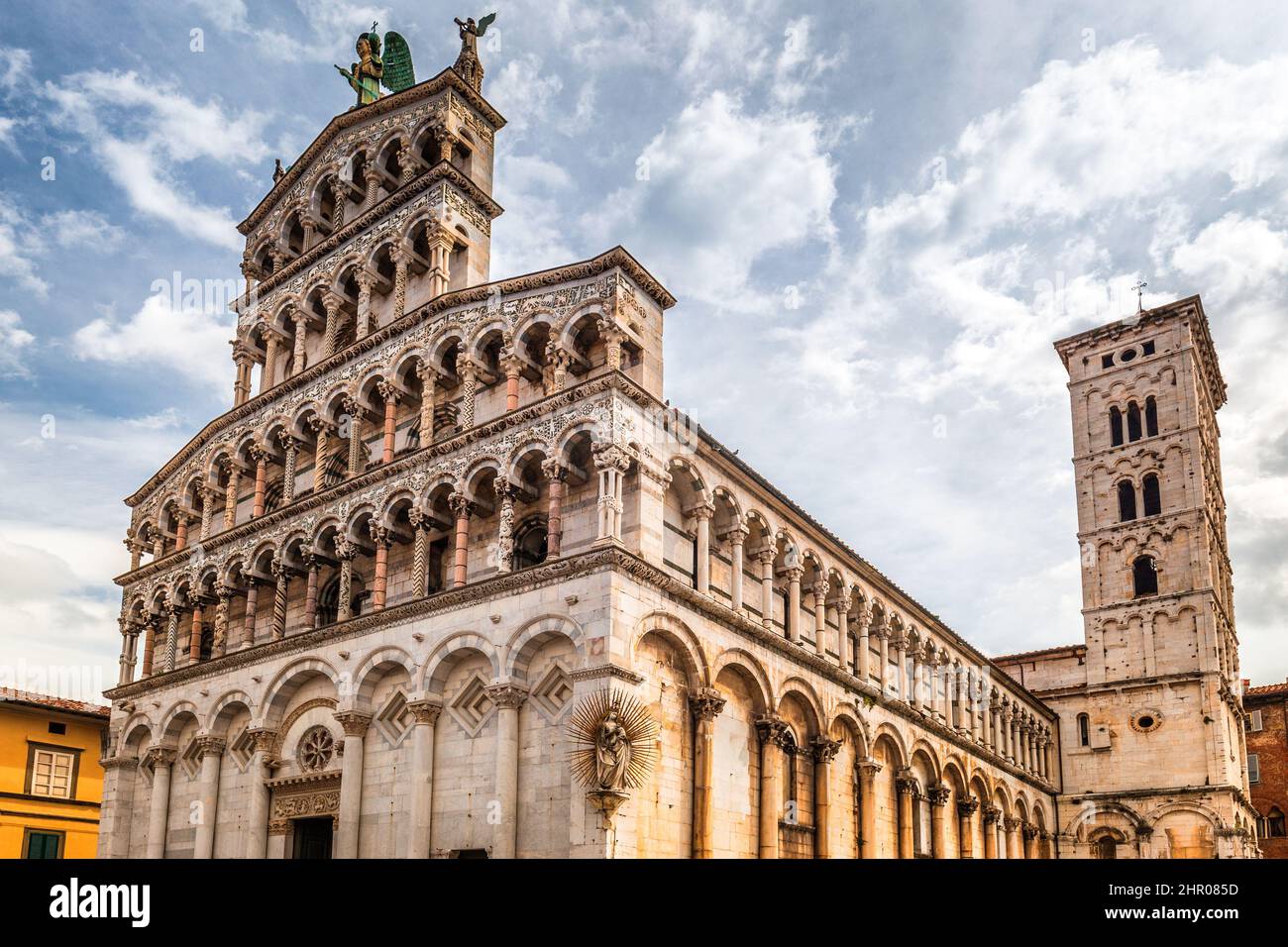 San Michele à Foro, une église catholique romaine de la basilique dans la ville de Lucca, dans une ancienne ville dans la région Toscane de l'Italie, en Europe. Banque D'Images