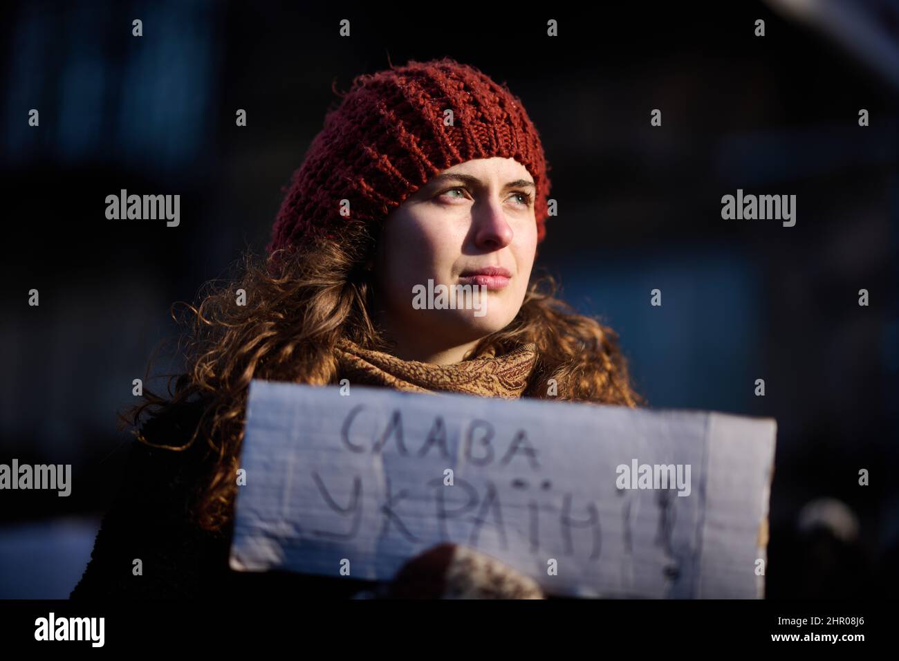 Edinburgh Ecosse, Royaume-Uni février 24 2022. Des gens se réunissent à l'extérieur du consulat général de Russie à Édimbourg pour protester contre l'invasion russe de l'Ukraine. Credit sst/alay Live News Banque D'Images