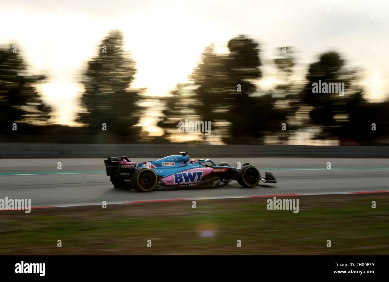 Esteban Ocon d'Alpine-Renault pendant la deuxième journée d'essais pré-saison au circuit de Barcelone-Catalunya, Espagne. Date de la photo : jeudi 24 février 2022. Banque D'Images