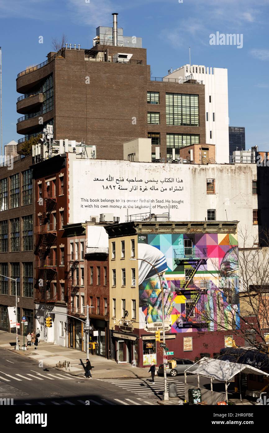Buidlings et Street art vus de la High Line à New York, États-Unis. Banque D'Images