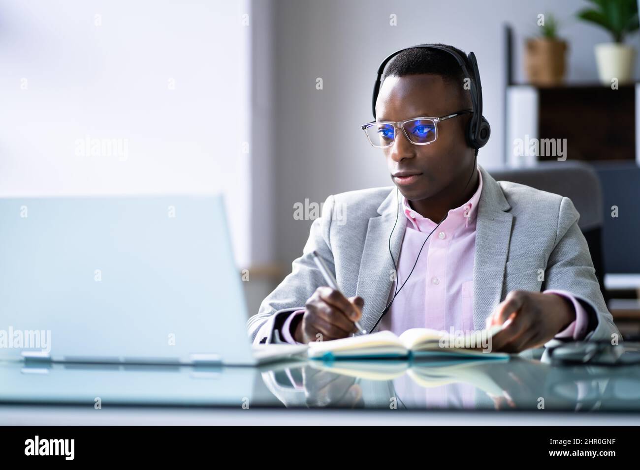 Conférence Web virtuelle en ligne sur un ordinateur portable Banque D'Images