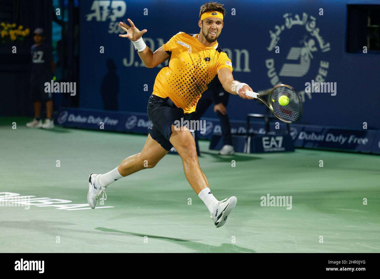 Dubaï, Émirats arabes Unis, 24th février 2022. Jiri Vesely, joueur de tennis  tchèque, en action au tournoi des Championnats de tennis duty Free de Dubaï  au stade de tennis duty Free de