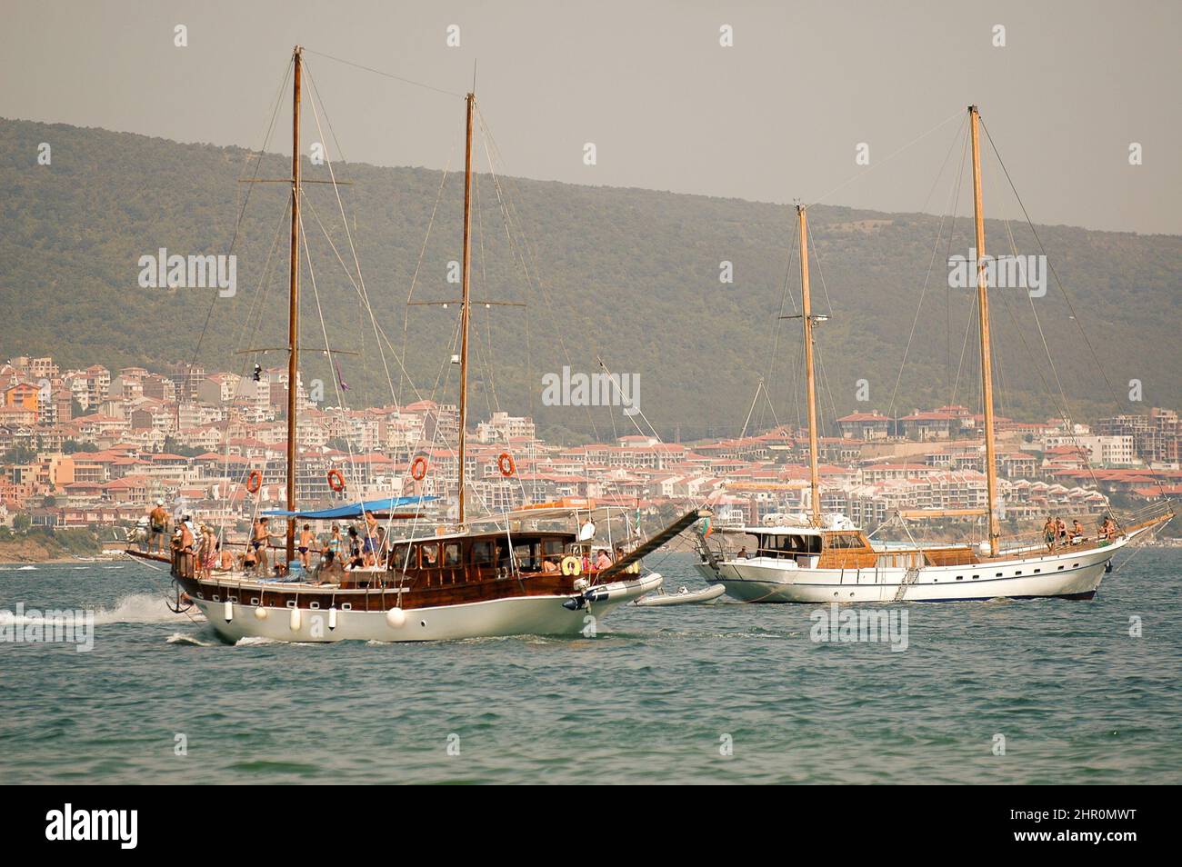 Navires dans la mer. Pris un jour ensoleillé. Banque D'Images