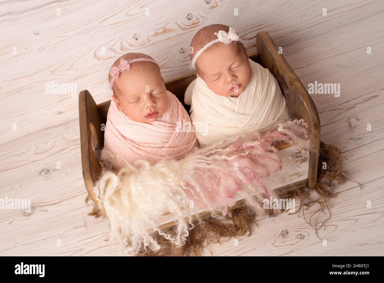 Fille Jumelle Nouveau Ne Banque De Photographies Et D Images A Haute Resolution Alamy