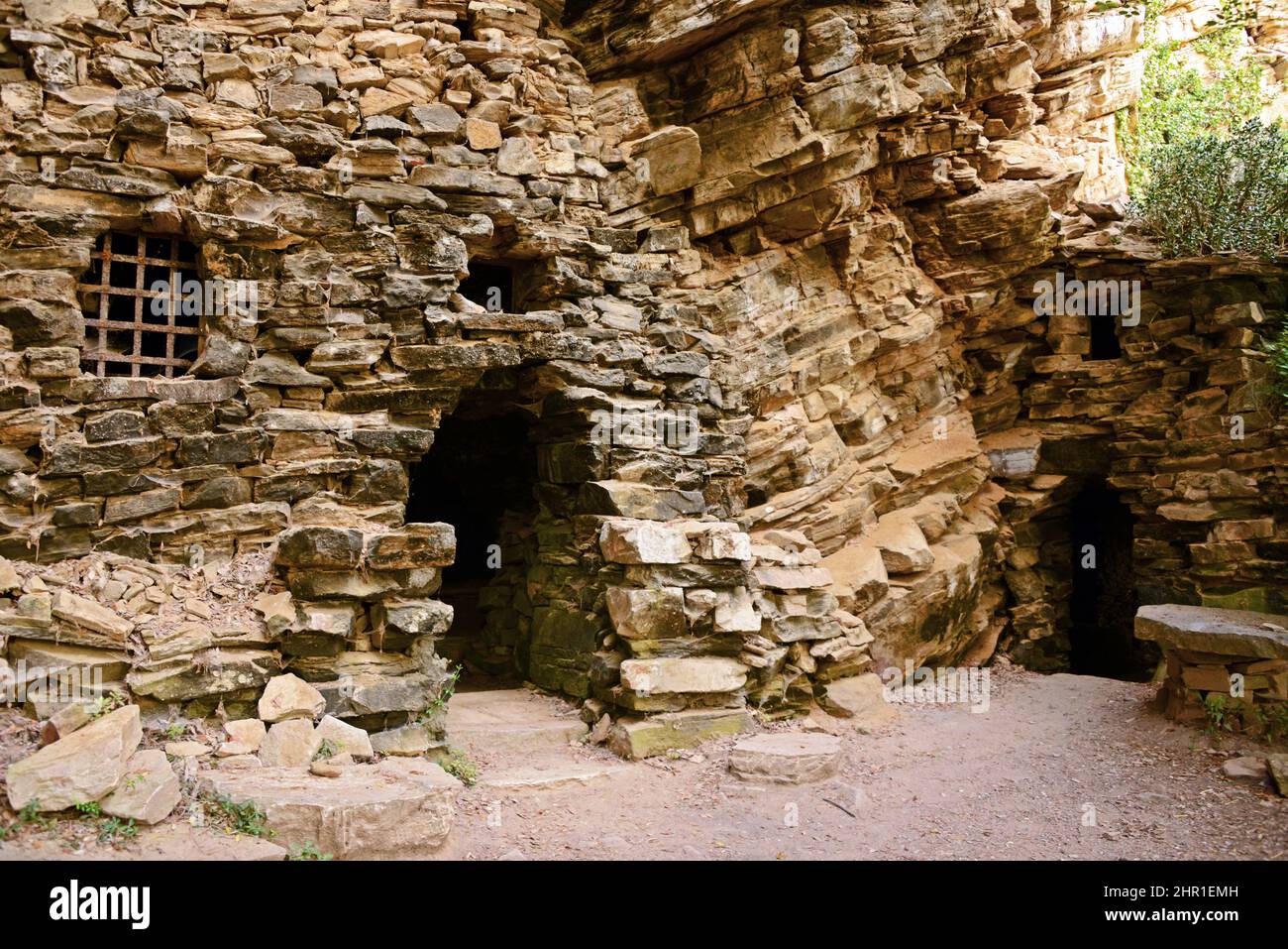 Entrée dans la grotte près du village d'Erbalunga, France, Corse, Brando Banque D'Images