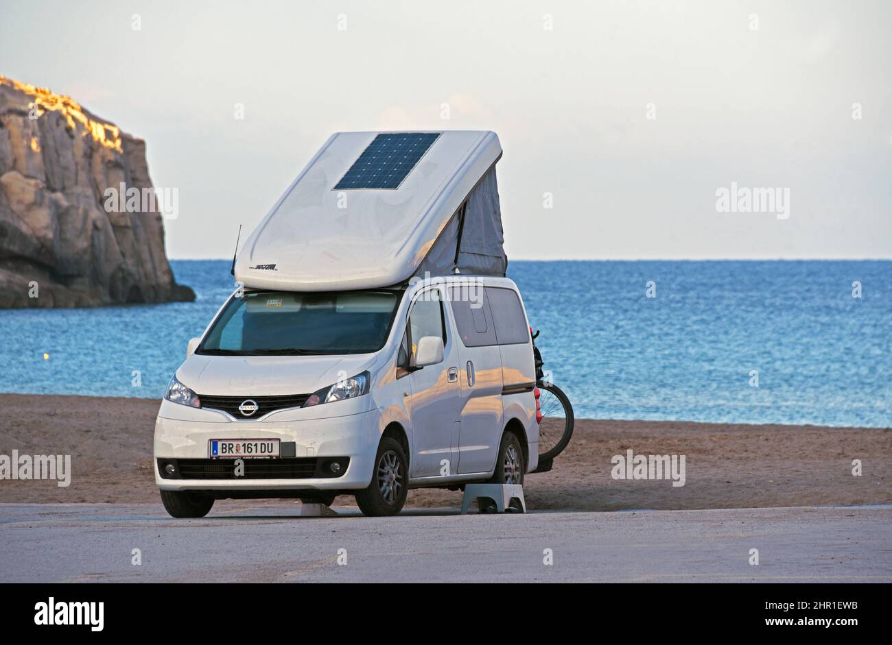 camping voiture sur la côte, Grèce, Crète, Matala Banque D'Images