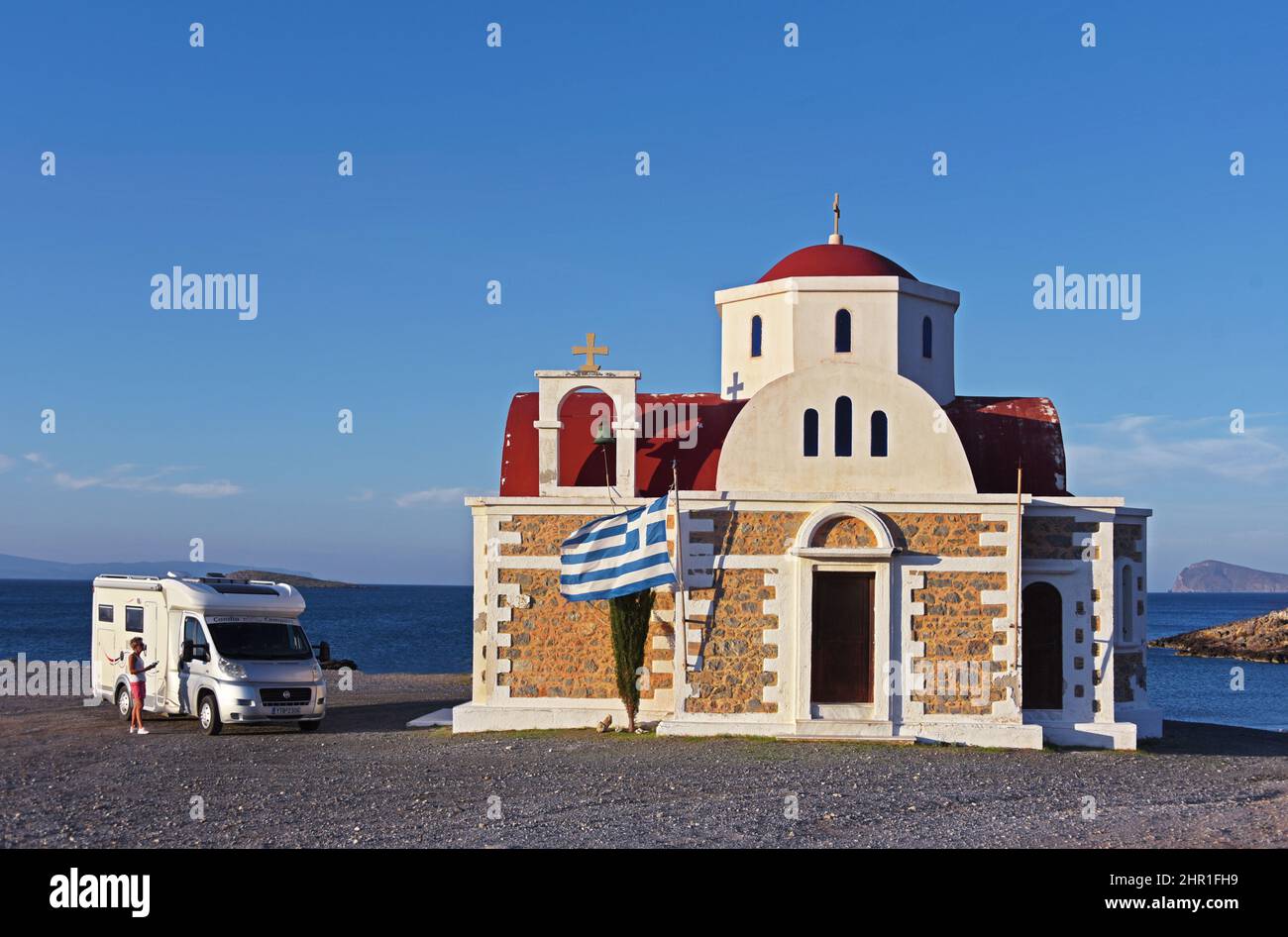 camping voiture près de l'église d'Agia Fotini , Grèce, Crète, Pachia Ammos Banque D'Images