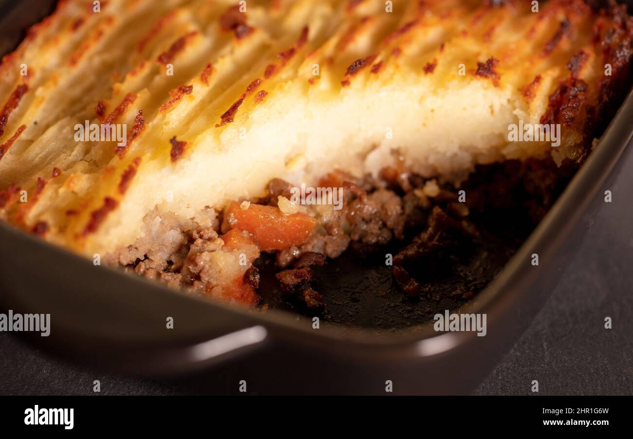 Cottage Pie, bœuf haché recouvert de purée de pommes de terre, un favori britannique traditionnel Banque D'Images
