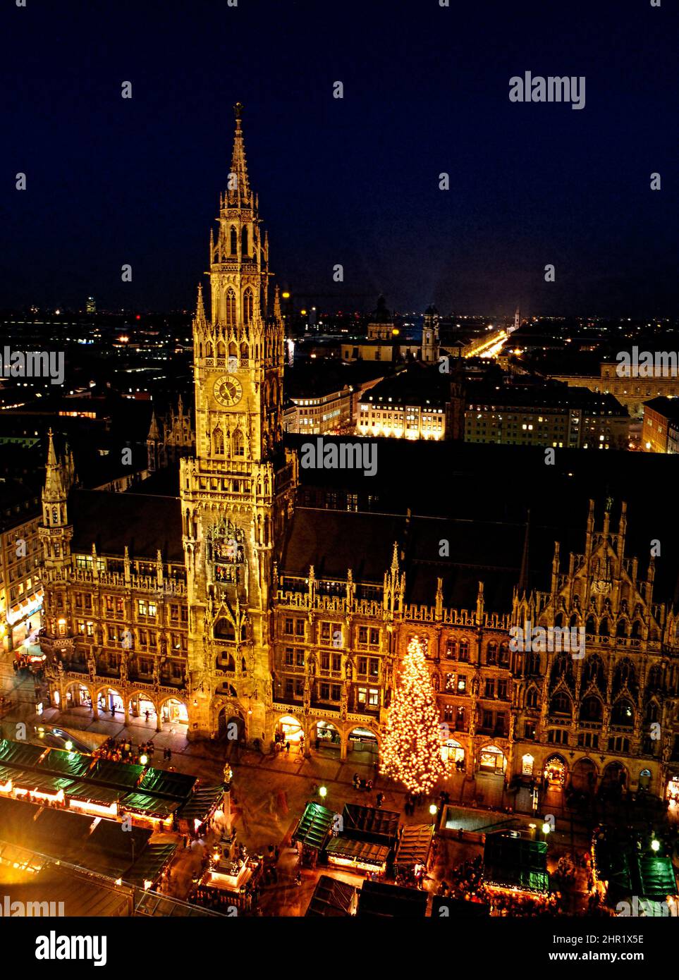 Marienplatz New Townhall et marchés de Noël, Munich, haute-Bavière, Allemagne Banque D'Images
