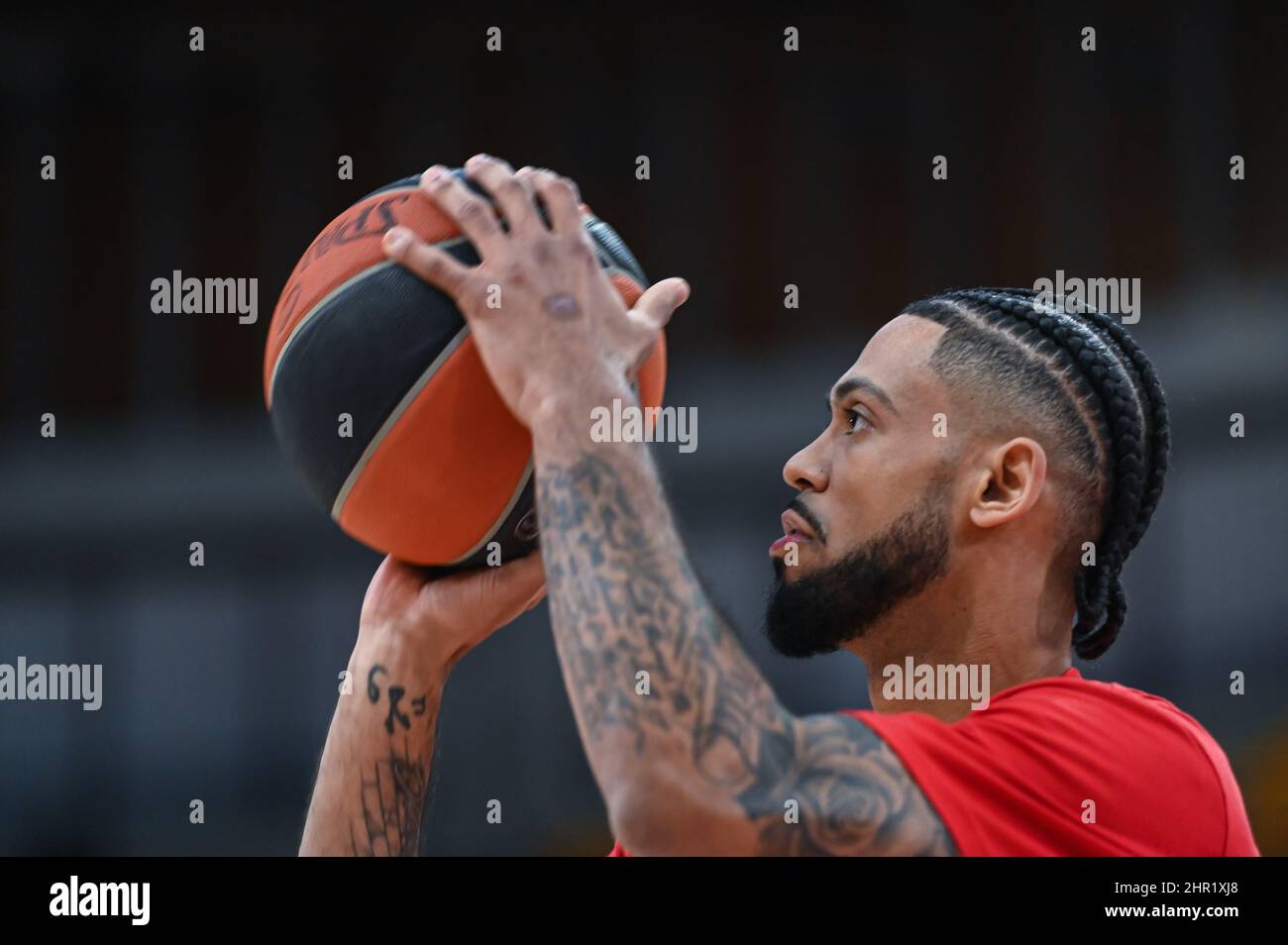 ATHÈNES, GRÈCE - FÉVRIER 24: Tyler Dorsey, #2 de l'Olympiacos Pirée pendant la saison régulière EuroLeague Turkish Airlines Round 27 match entre Olympiacos Pirée et AX Armani Exchange Milan au stade de la paix et de l'amitié le 24 février 2022 à Athènes, Grèce. Crédit: Stefanos Kyriazis/Alay Live News Banque D'Images