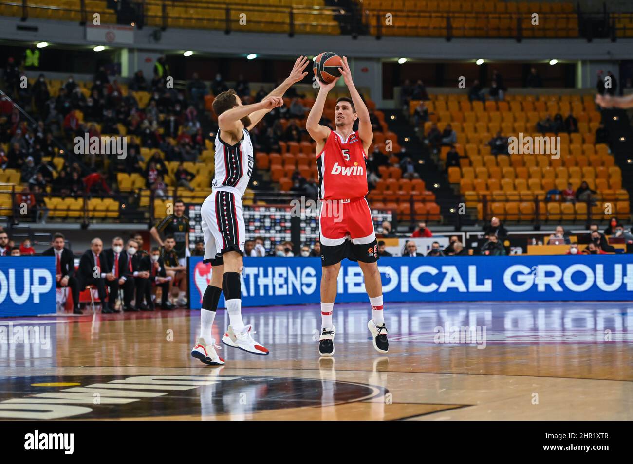 ATHÈNES, GRÈCE - FÉVRIER 24: GIANNOUlis LRENTZAKIS, #5 de l'Olympiacos Pirée pendant la saison régulière EuroLeague Turkish Airlines Round 27 match entre Olympiacos Pirée et AX Armani Exchange Milan au stade de la paix et de l'amitié le 24 février 2022 à Athènes, Grèce. Crédit: Stefanos Kyriazis/Alay Live News Banque D'Images