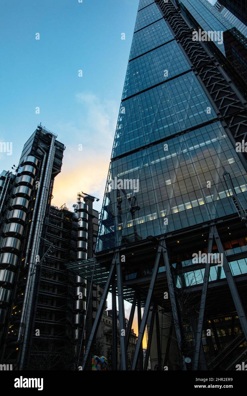 The Lloyd's Building, 1 Lime St, Londres ; conçu par Richard Rogers & Partners en 1986 et le Cheesegrater (Leadenhall Building) Banque D'Images