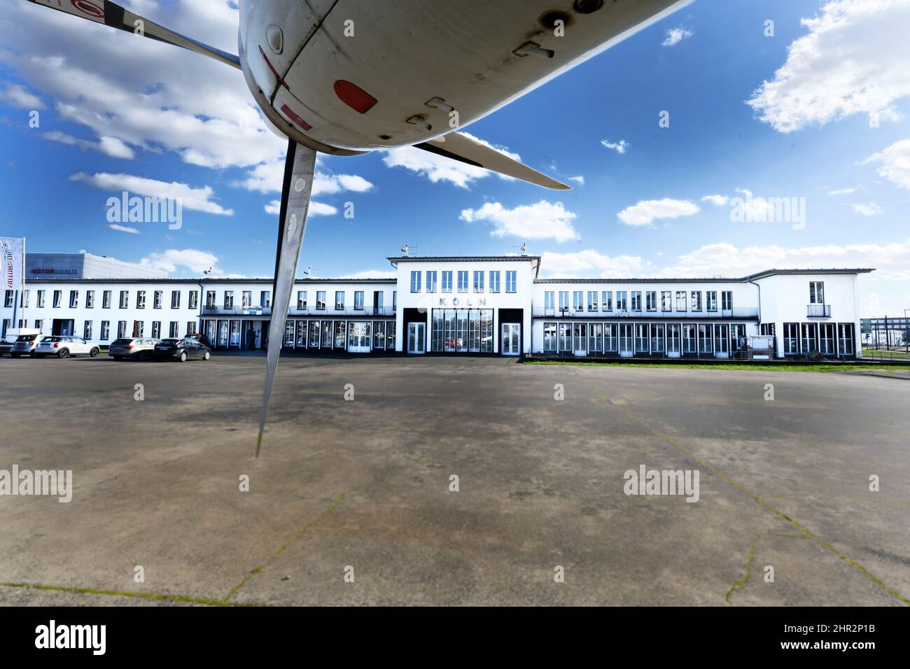 cologne, allemagne, 23 février 2022 : avion sur le tablier du butzweilerhof historique de l'aéroport de cologne Banque D'Images