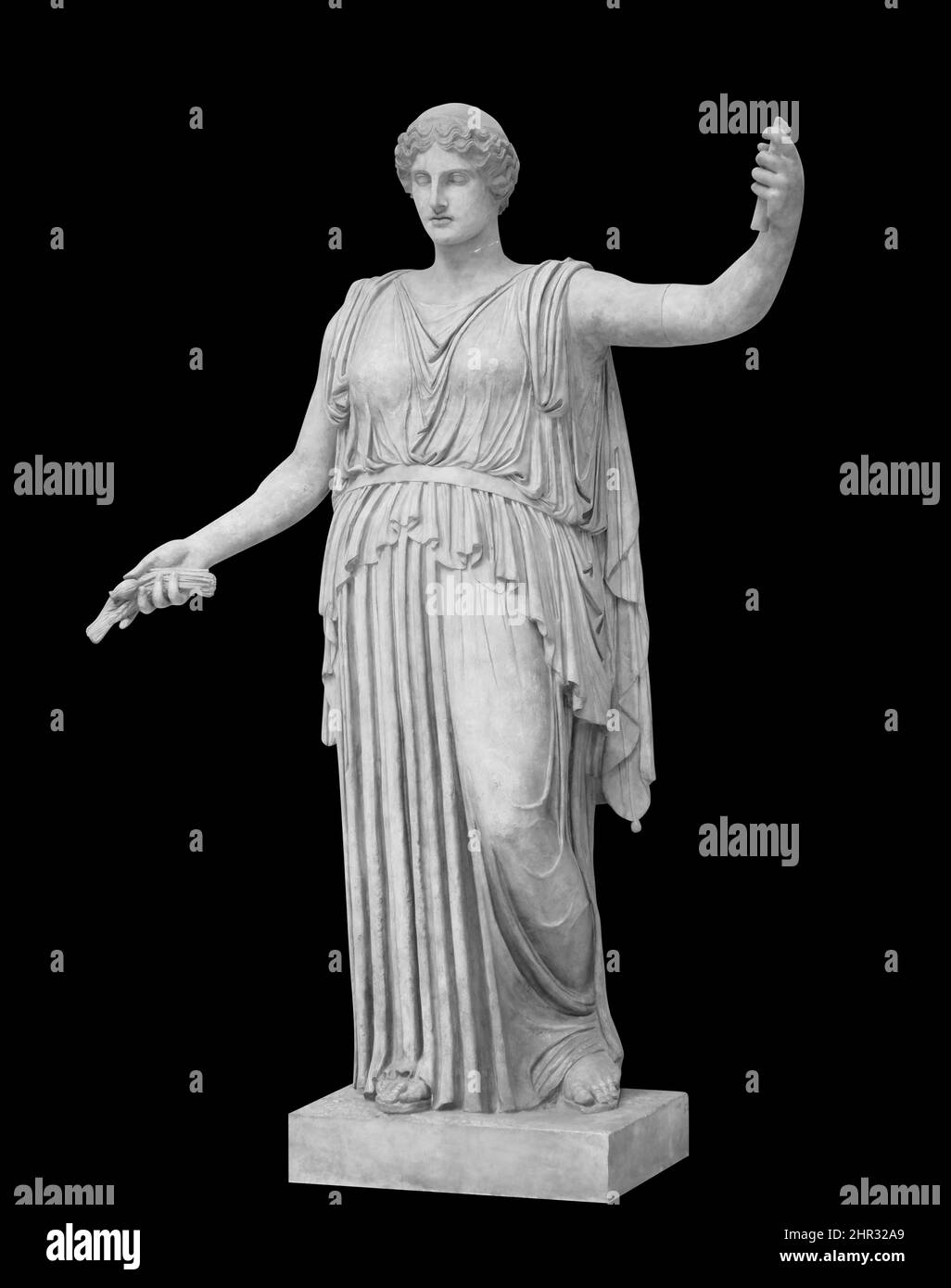 Statue de cérès romain ou Demeter grec isolé sur noir avec un chemin d'écrêtage. Déesse de l'agriculture, de la récolte, du grain, et de l'amour entre la mère et Banque D'Images