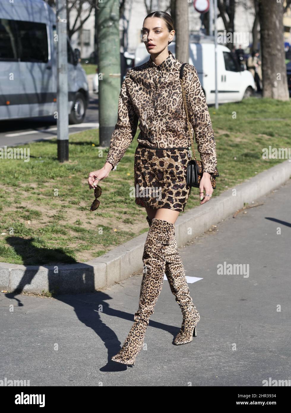 Alina Baikova Street style tenue avant le spectacle de mode Fendi pendant  la semaine de la mode de Milan femmes automne/hiver collections Photo Stock  - Alamy