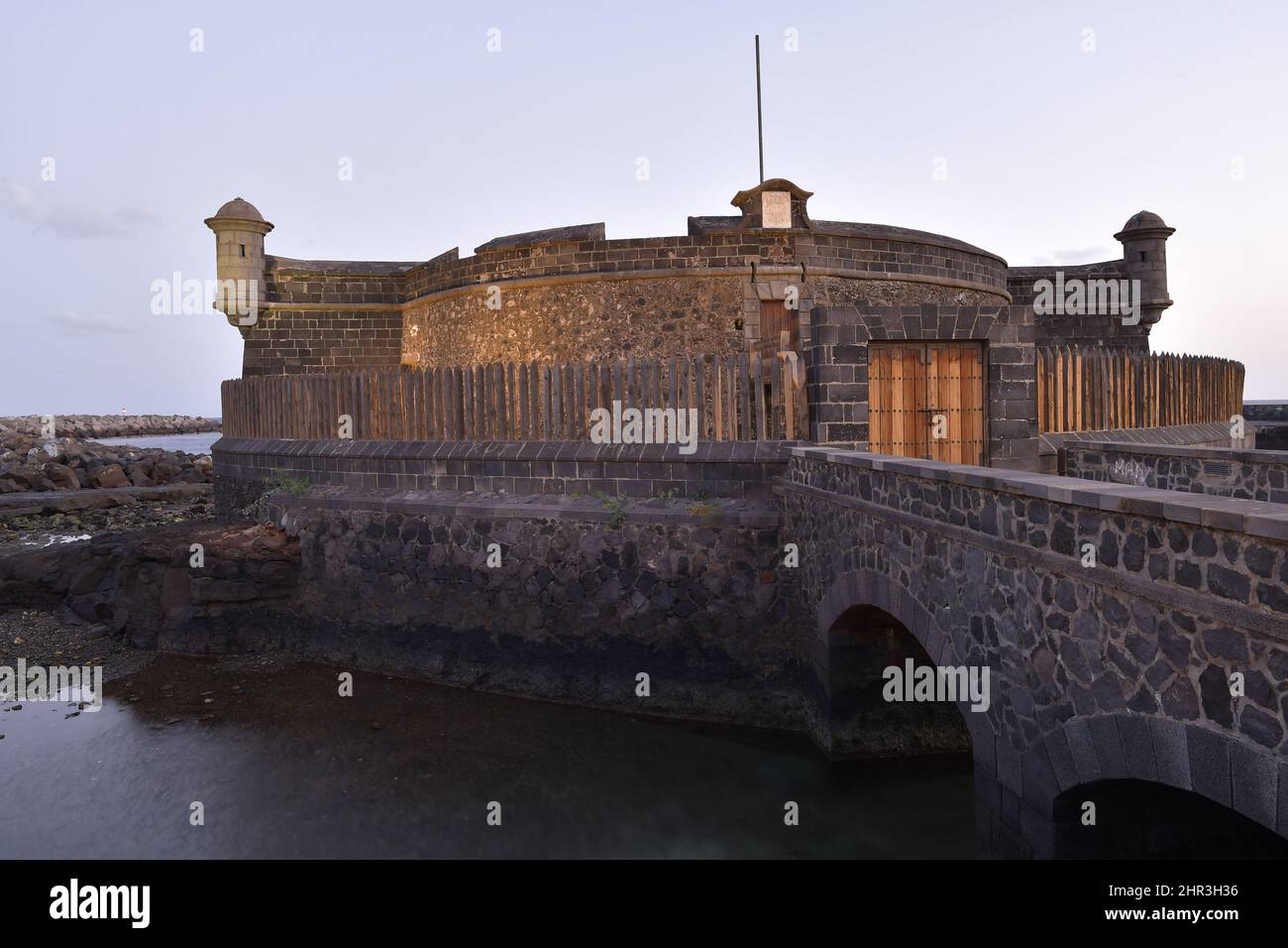 Castillo de San Juan Bautista (Château de Saint Jean Baptiste) forteresse du 17th siècle au crépuscule, Santa Cruz de Tenerife Iles Canaries Espagne. Banque D'Images