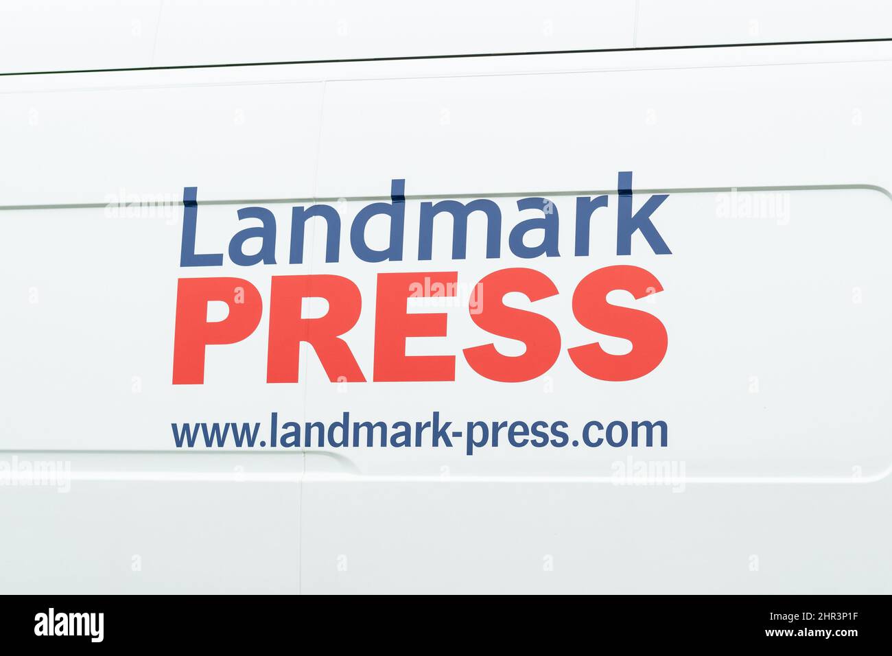 Landmark presse brochure d'affichage et de publication touristique sur le côté de Van - UK Banque D'Images