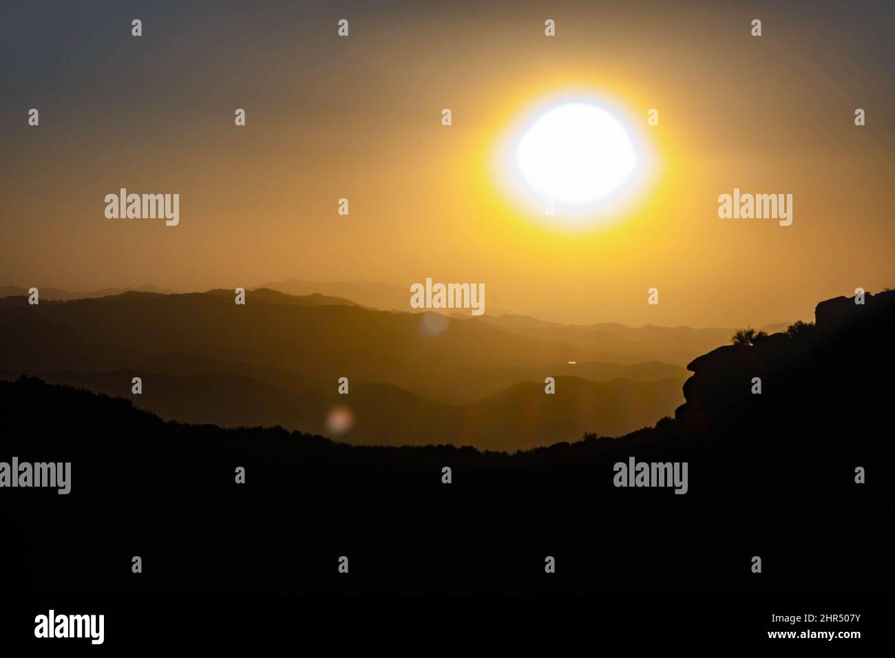 Pic rocheux de la vallée de Simi au coucher du soleil Banque D'Images