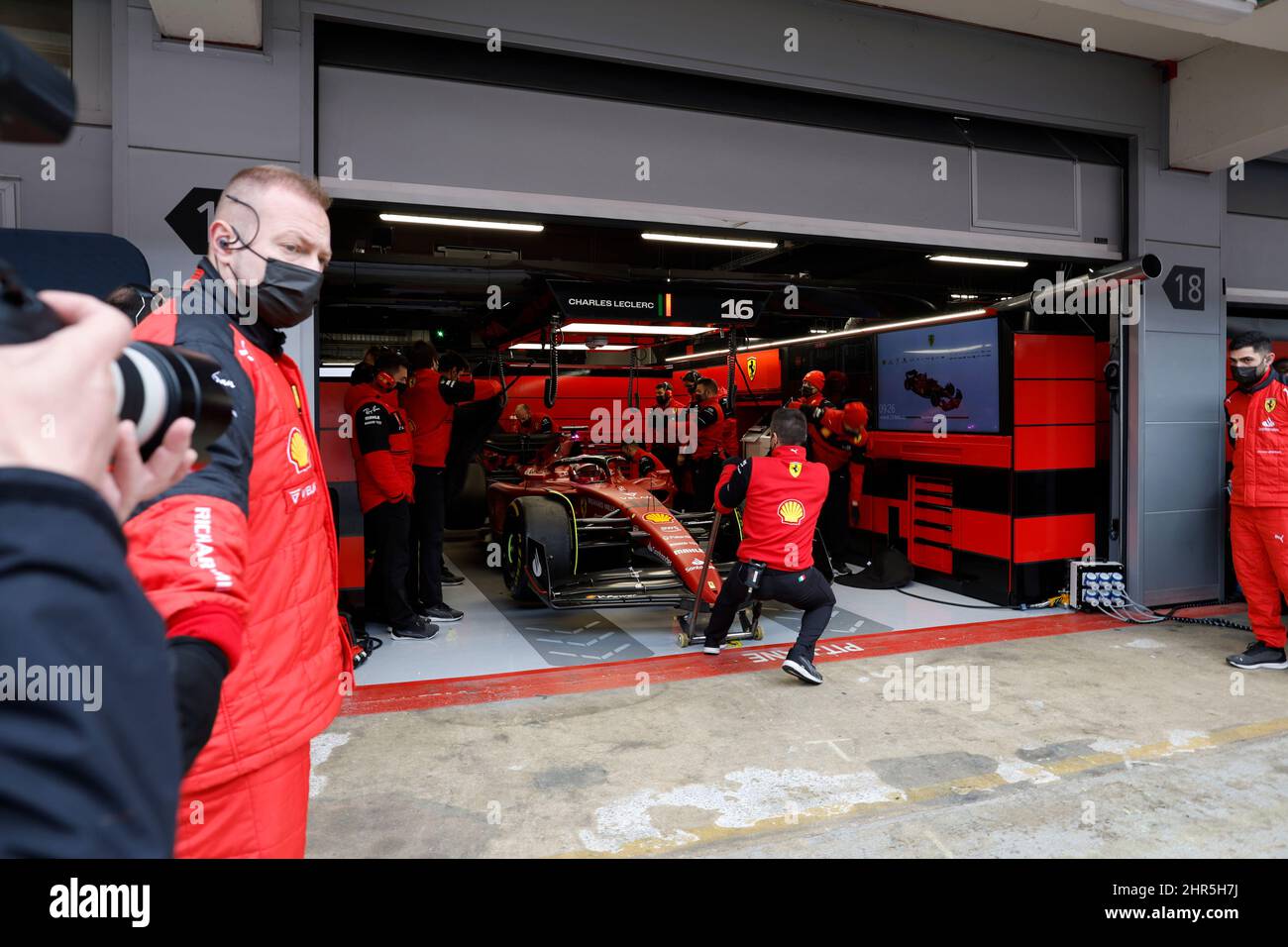 Barcelone, Espagne. 25th févr. 2022. #16 Charles Leclerc (MCO, Scuderia Ferrari), F1 essais pré-saison au circuit de Barcelone-Catalunya le 25 février 2022 à Barcelone, Espagne. (Photo par HIGH TWO) Credit: dpa/Alay Live News Banque D'Images