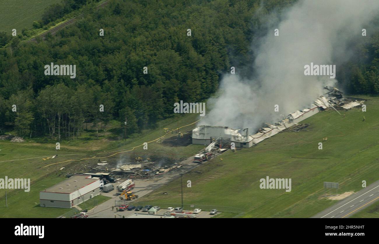 Des feux d'artifice de la fabrique de feux d'artifice de BEM à Coteau