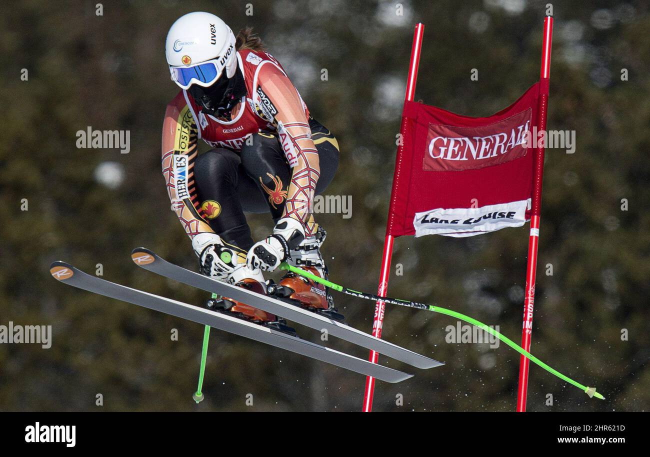 Larisa Yurkiw, du Canada, s'est emparée pendant la course de descente de 2nd pour femmes à Lake Louise, en Alberta, le jeudi 5 décembre 2013. LA PRESSE CANADIENNE/Jonathan Hayward Banque D'Images