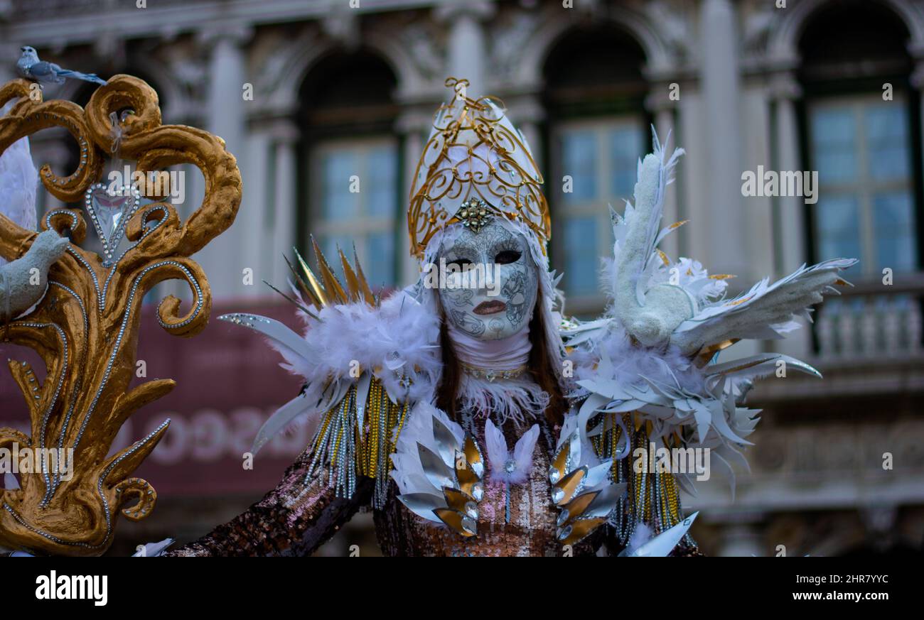 Un magnifique costume de carnaval sur la Piazza San Marco Venise Banque D'Images
