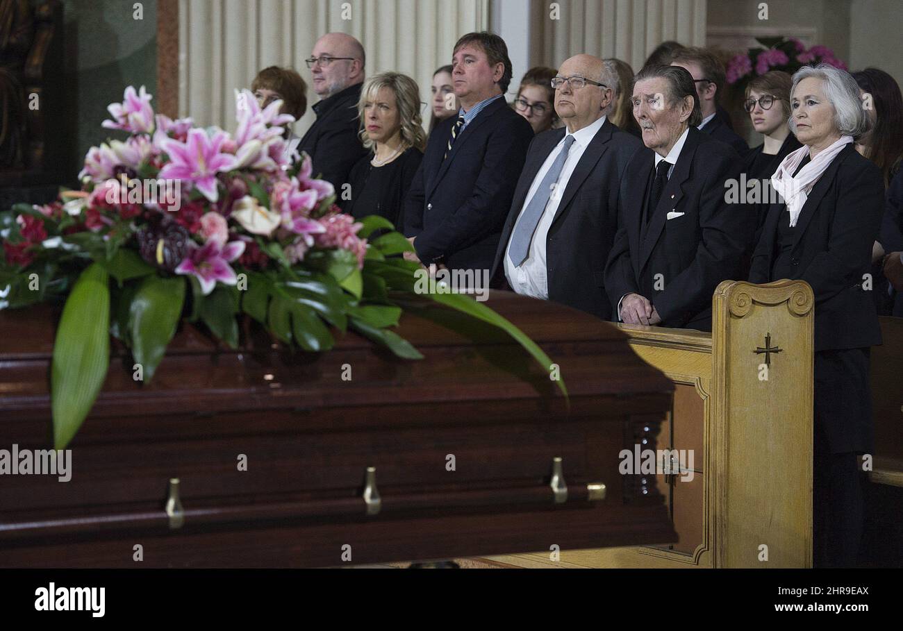 Des membres de la famille assistent aux funérailles de Claire Kirkland