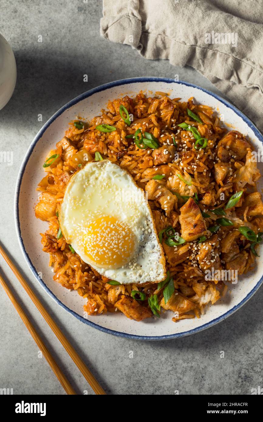 Porc maison Belly Kimchi riz frit aux oignons verts Banque D'Images