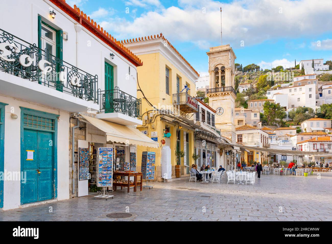 Le port et le village de la vieille ville à l'île grecque d'Hydra, une des îles Saroniques de Grèce. Banque D'Images