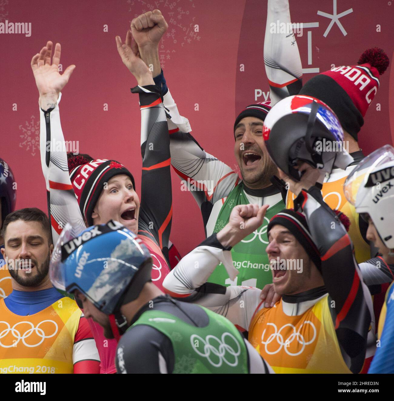 Les lugers canadiens Alex Gough, Sam Edney, Tristan Walker et Justin Snith célèbrent la victoire de leur équipe lors de l'épreuve de luge d'équipe au Centre olympique de Siding, lors des Jeux olympiques d'hiver de Pyeongchang 2018 en Corée du Sud, le jeudi 15 février 2018. LA PRESSE CANADIENNE/Jonathan Hayward Banque D'Images