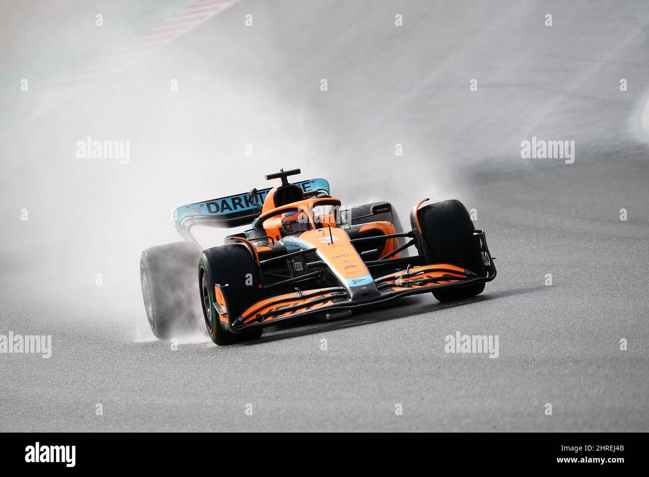 Barcelone, Espagne. 25th févr. 2022. Daniel Ricciardo de McLaren pendant la troisième journée de F1 essais au circuit de Barcelone-Catalunya le 25 février 2022 à Barcelone, Espagne. Credit: Marco Canoniero / Alamy Live News Banque D'Images