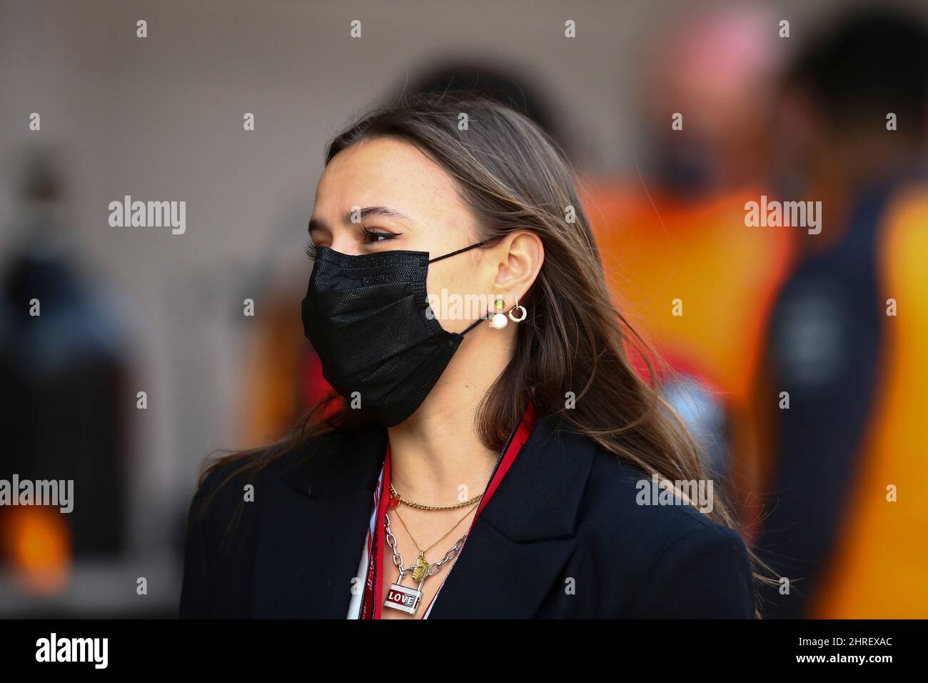 Charlotte Sinè, petite amie de Charles Leclerc, Ferrari pendant les journées d'essais d'hiver, Barcelone 23-25 février 2022, Championnat du monde de Formule 1 2022. Banque D'Images