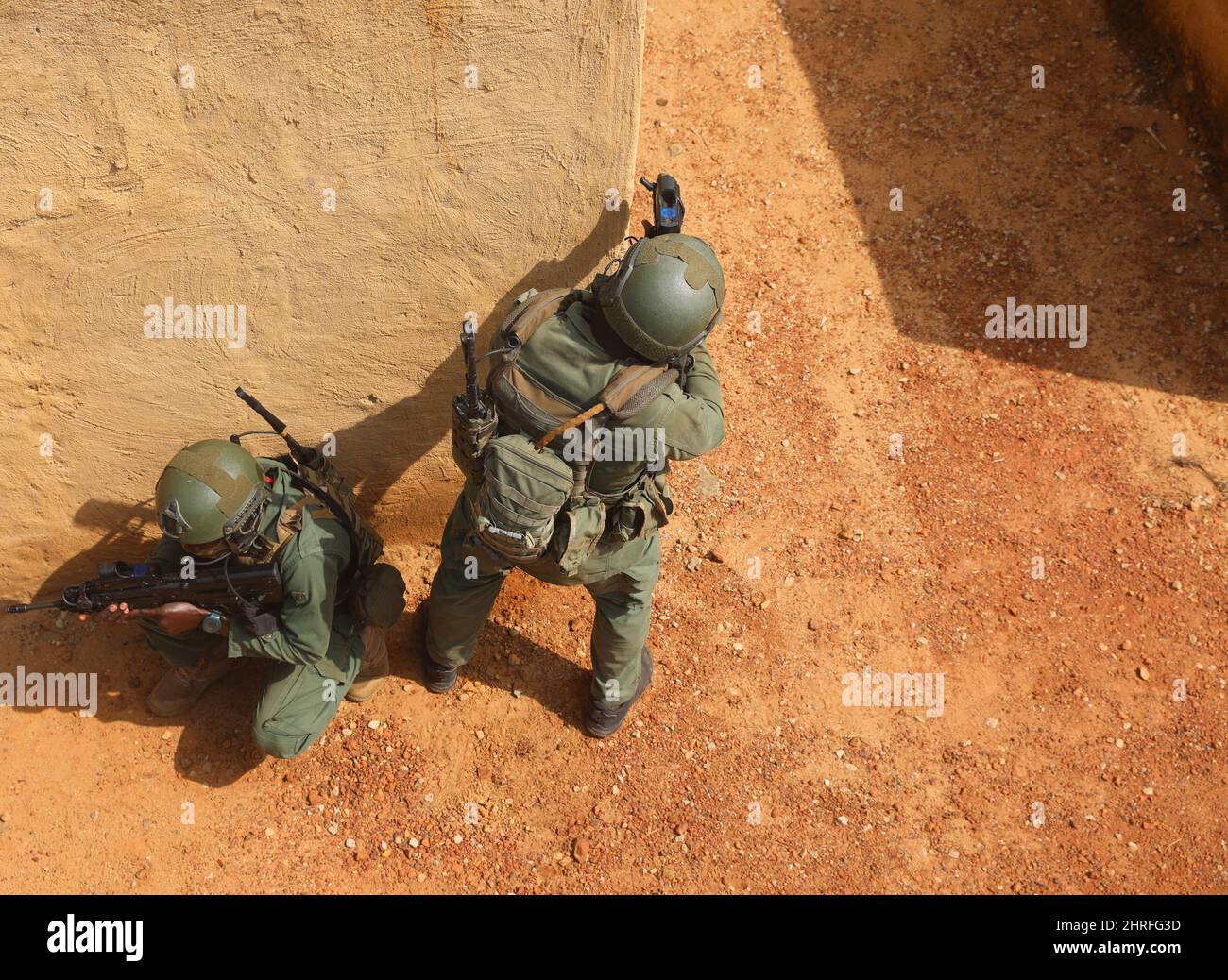 Commandos des forces spéciales de Côte d'Ivoire pendant l'entraînement de petite unité aux côtés des forces spéciales de France pendant l'exercice Flintlock 2022 19 février 2022 près d'Abidjan, Côte d'Ivoire. Banque D'Images