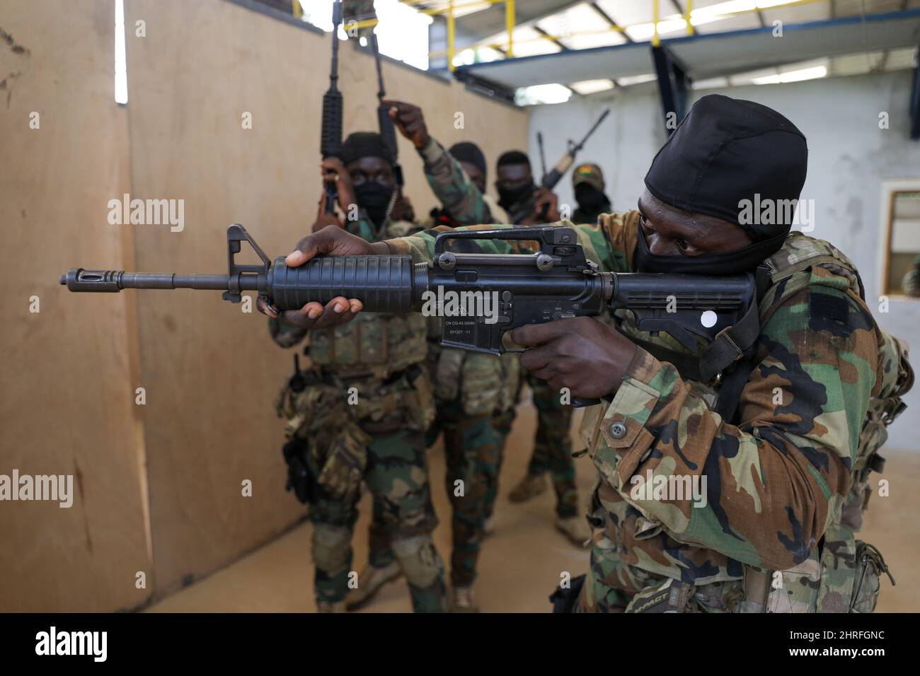Commandos de la Force spéciale du Ghana lors d'un quart d'entraînement de combat aux côtés des forces spéciales françaises et britanniques pendant l'exercice Flintlock 2022 19 février 2022 près d'Abidjan, Côte d'Ivoire. Banque D'Images