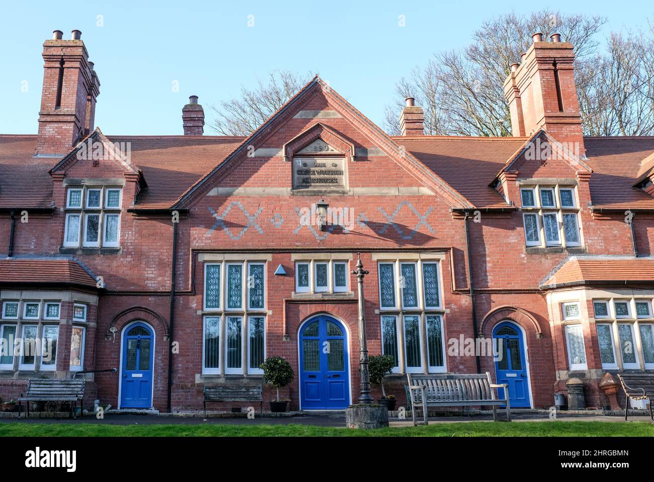 Les maisons George Woofindinin Alms, construites au début du siècle dans la ville de Sheffield. Banque D'Images