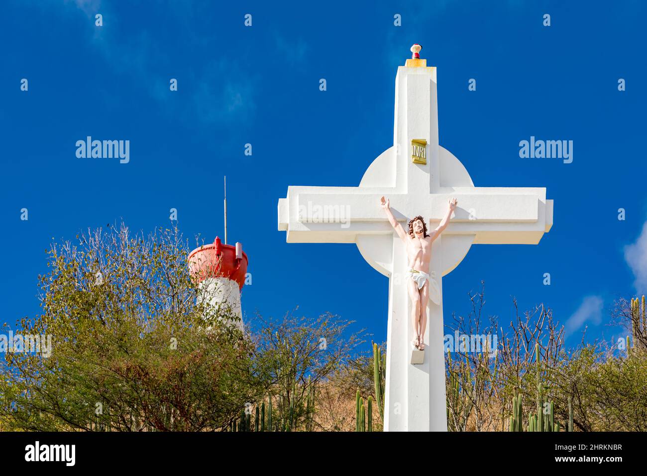 Grande croix blanche, la croix du Calvaire avec la figure du Christ à St Barts Banque D'Images