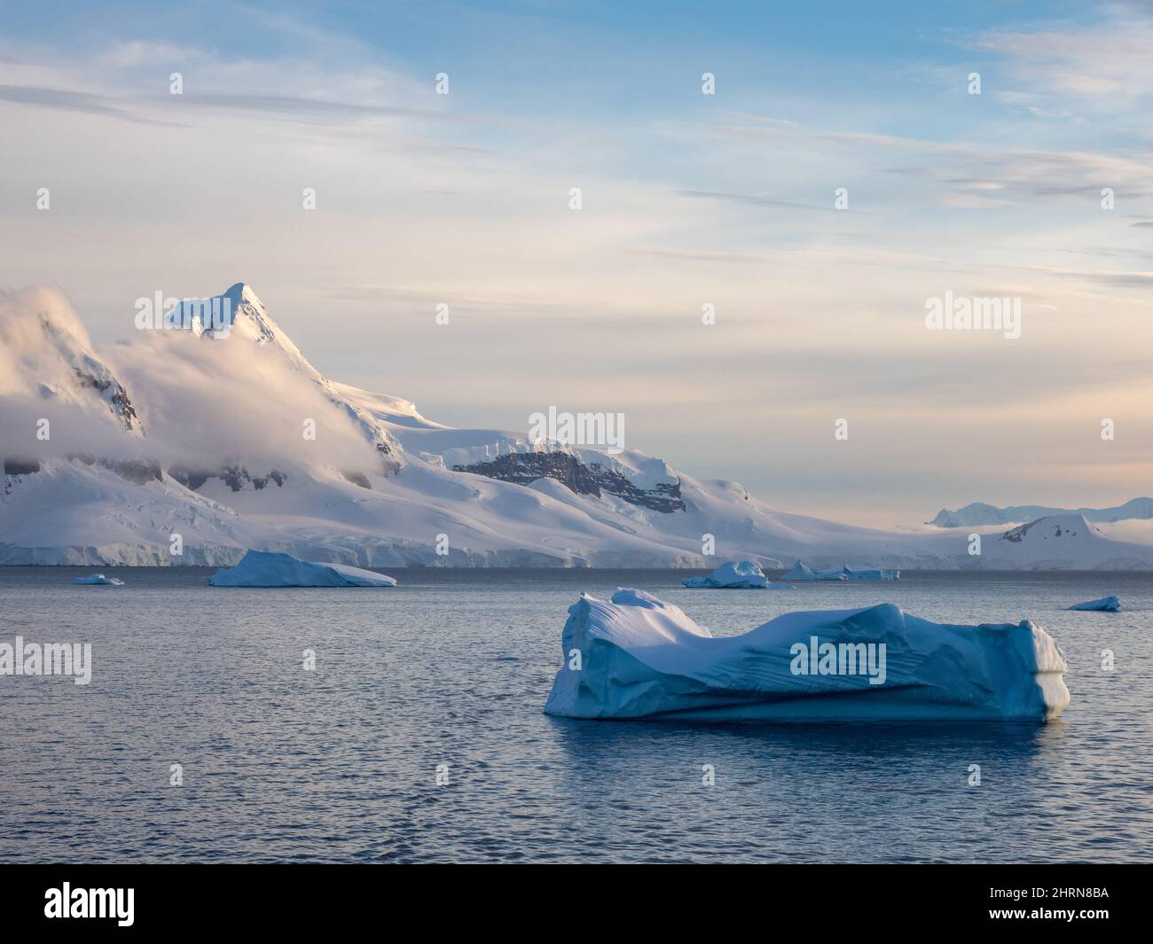 Paysages époustouflants le long du canal de Lemaire, péninsule Antarctique Banque D'Images