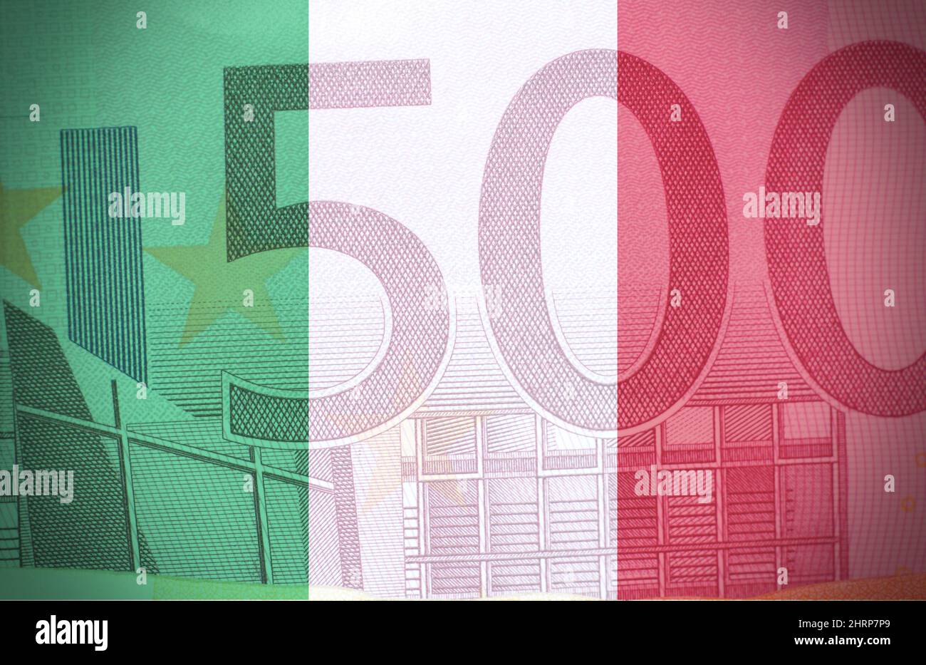Drapeau italien avec une macro d'un billet de 500 euros. Concept d'économie italienne . Banque D'Images
