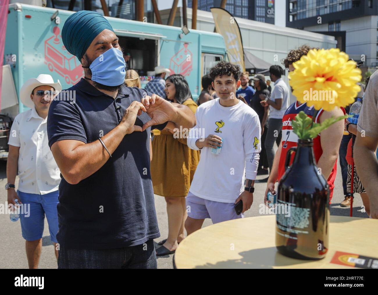 Le chef du NPD, Jagmeet Singh, fait un petit déjeuner à la crêpe ...