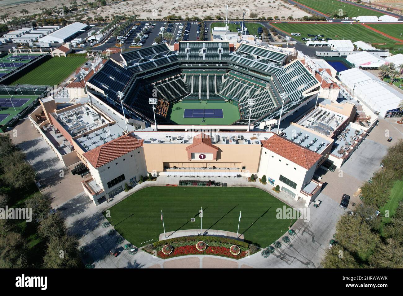 Une vue aérienne du stade 1 au Indian Wells tennis Garden, le vendredi 25 février 2022, à Indian Wells, Calif. L'installation est le site du BNP pari Banque D'Images