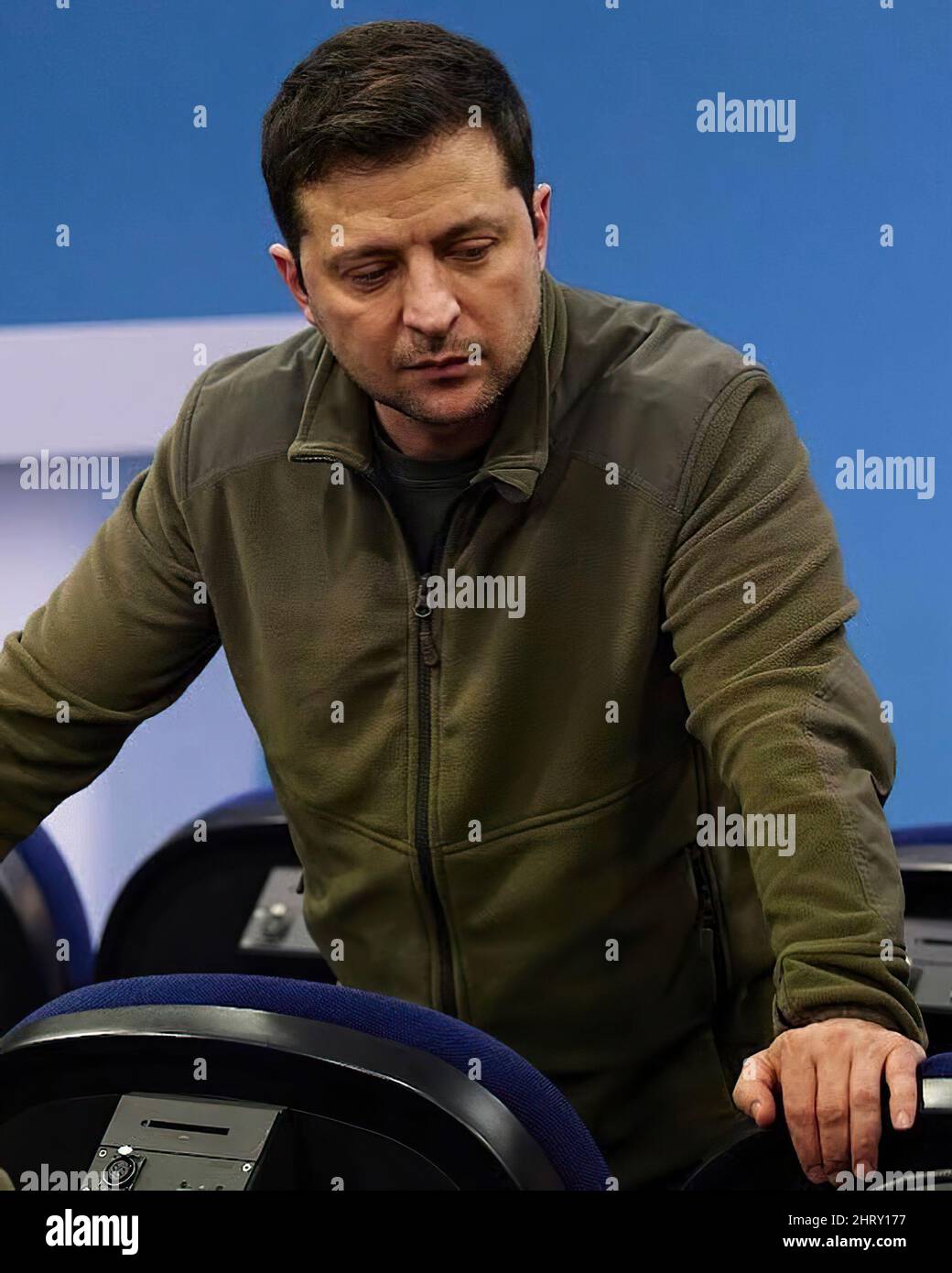 Le président ukranien Volodymyr Zelenskyy parle avec la presse internationale lorsqu'il se prépare à l'invasion russe - 25 février 2022. Banque D'Images