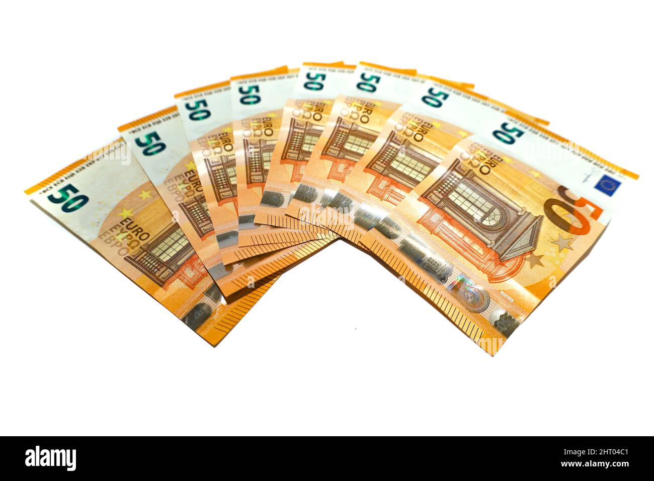 Gros plan de 50 billets en euros isolés sur fond blanc Banque D'Images