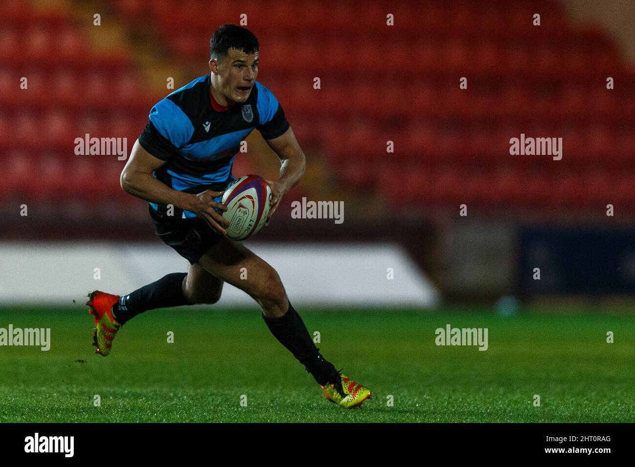 Llanelli, Royaume-Uni. 25 février 2022. Cardiff RFC scrum Half Ellis Bevan pendant le match de rugby de première catégorie Llanelli RFC v Cardiff RFC Indigo Group. Crédit : Gruffydd Thomas/Alay Banque D'Images