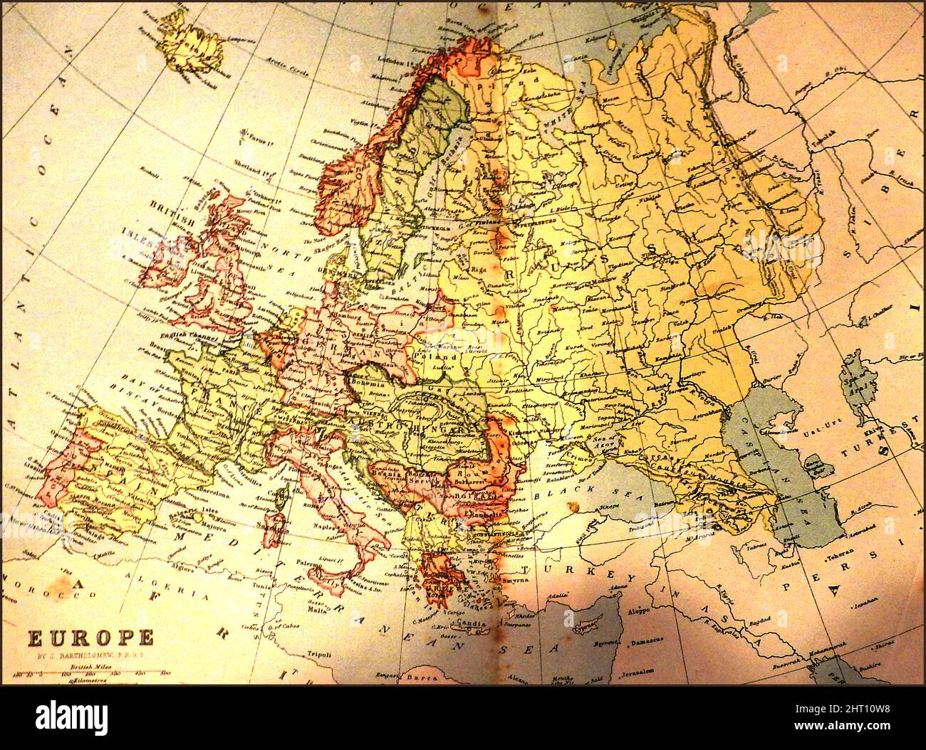 Une carte scolaire en couleur de l'Europe datant du 19th siècle montrant les pays et les frontières tels qu'ils étaient à l'époque Banque D'Images