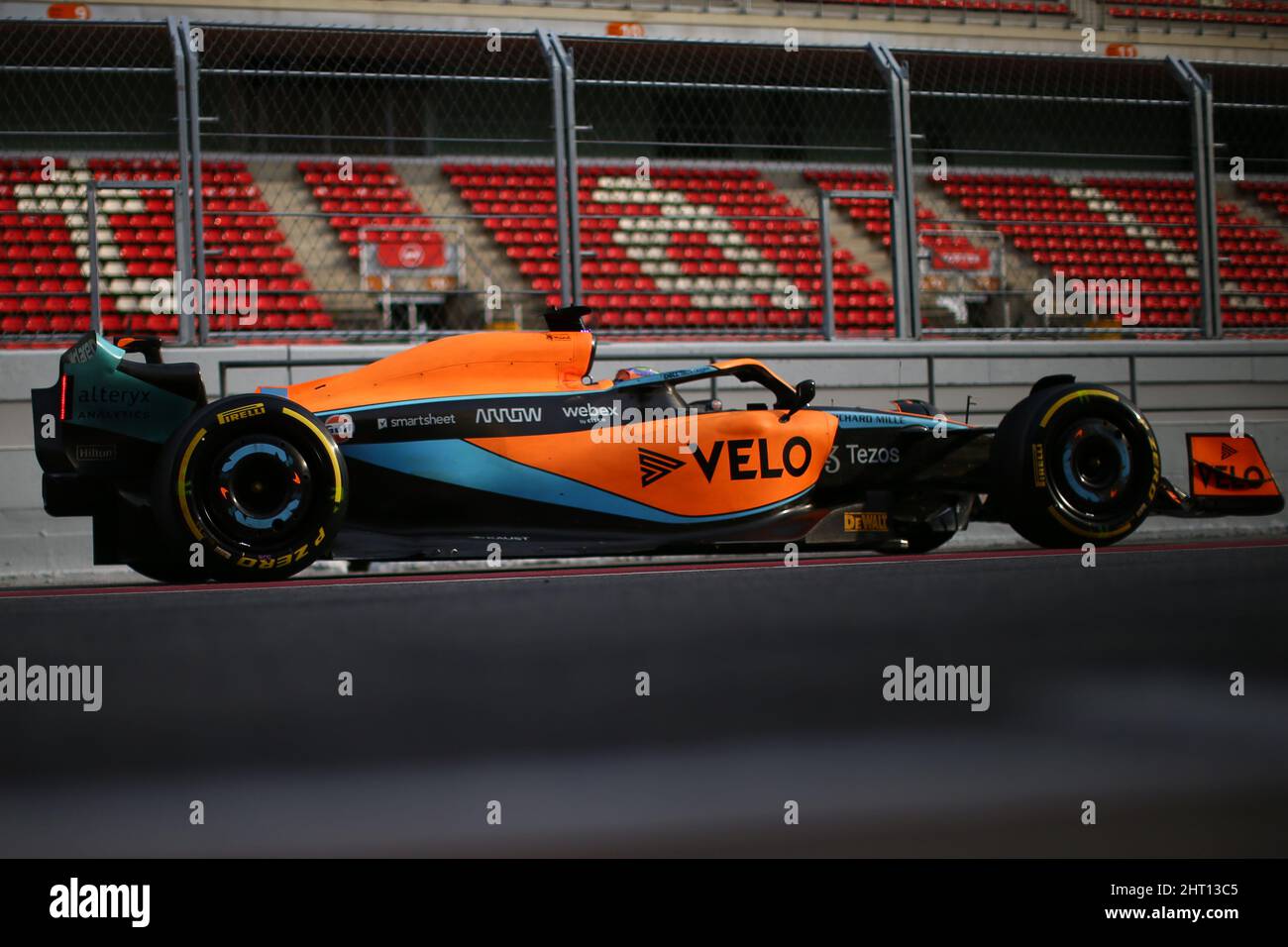 Barcelone, Espagne. 25th févr. 2022. Daniel Ricciardo de McLaren pendant la troisième journée de F1 essais au circuit de Barcelone-Catalunya le 25 février 2022 à Barcelone, Espagne. Credit: Marco Canoniero / Alamy Live News Banque D'Images