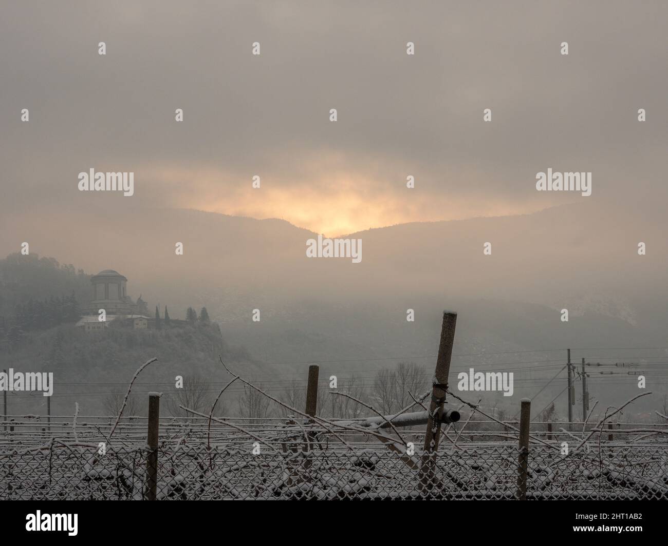 Neige à Rovereto, Trentin, Castel Dante et vignoble Banque D'Images