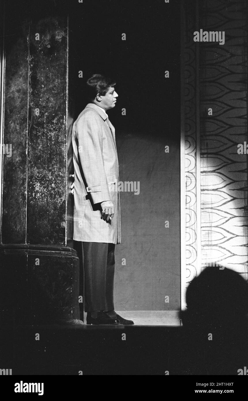 Le comédien américain Jerry Lewis se produit sur scène pendant les répétitions de la Royal Variery Performance au Palladium Theatre de Londres. 14th novembre 1966. Banque D'Images